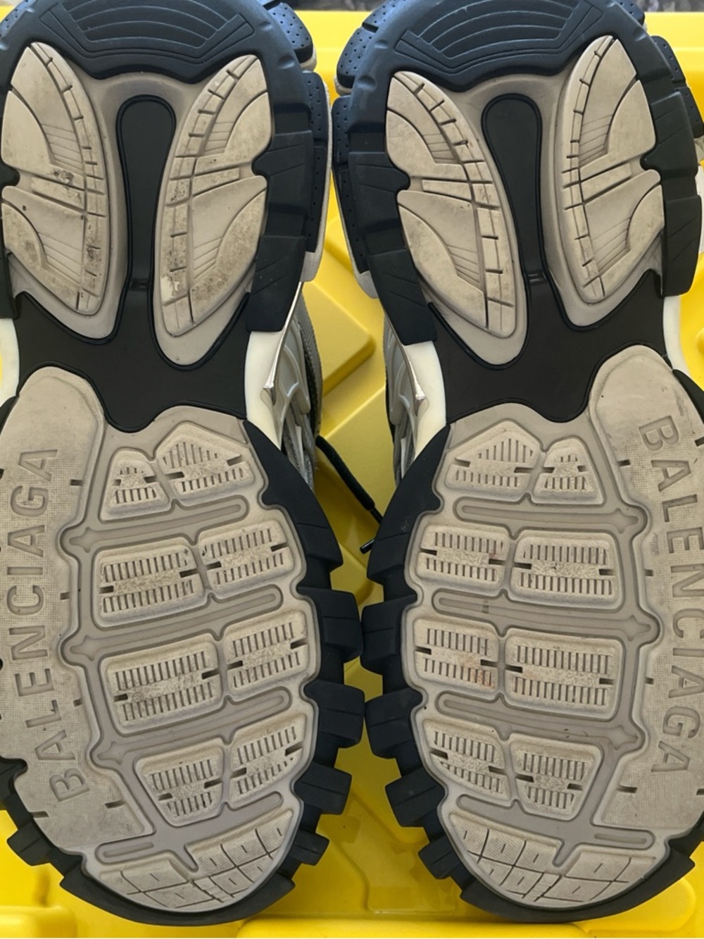 Balenciaga Black and White Sneaker (Men's) - Picture 6 of 7